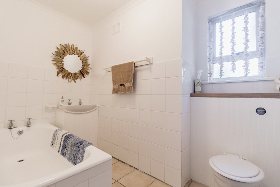 6 Bedroom Property for Sale in Yzerfontein Western Cape